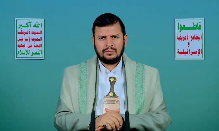 قائد الثورة يتهم دولا عربية بتقديم الدعم المالي للقواعد الامريكية