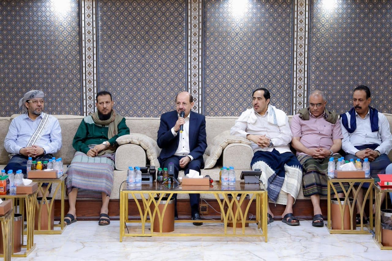 رئيس الوزراء يشدد على المسؤولية التشاركية لإعادة الاعتبار لمدينة عدن