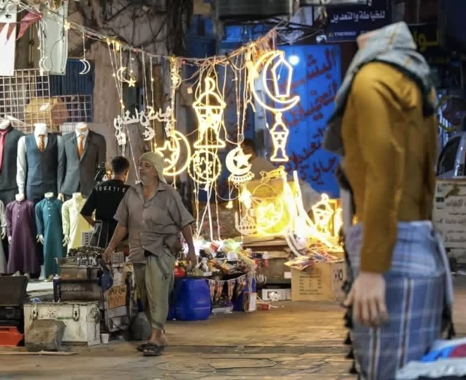 صحيفة: عدن تستقبل رمضان بخدمات مستقرة وتطبيع شامل للحياة