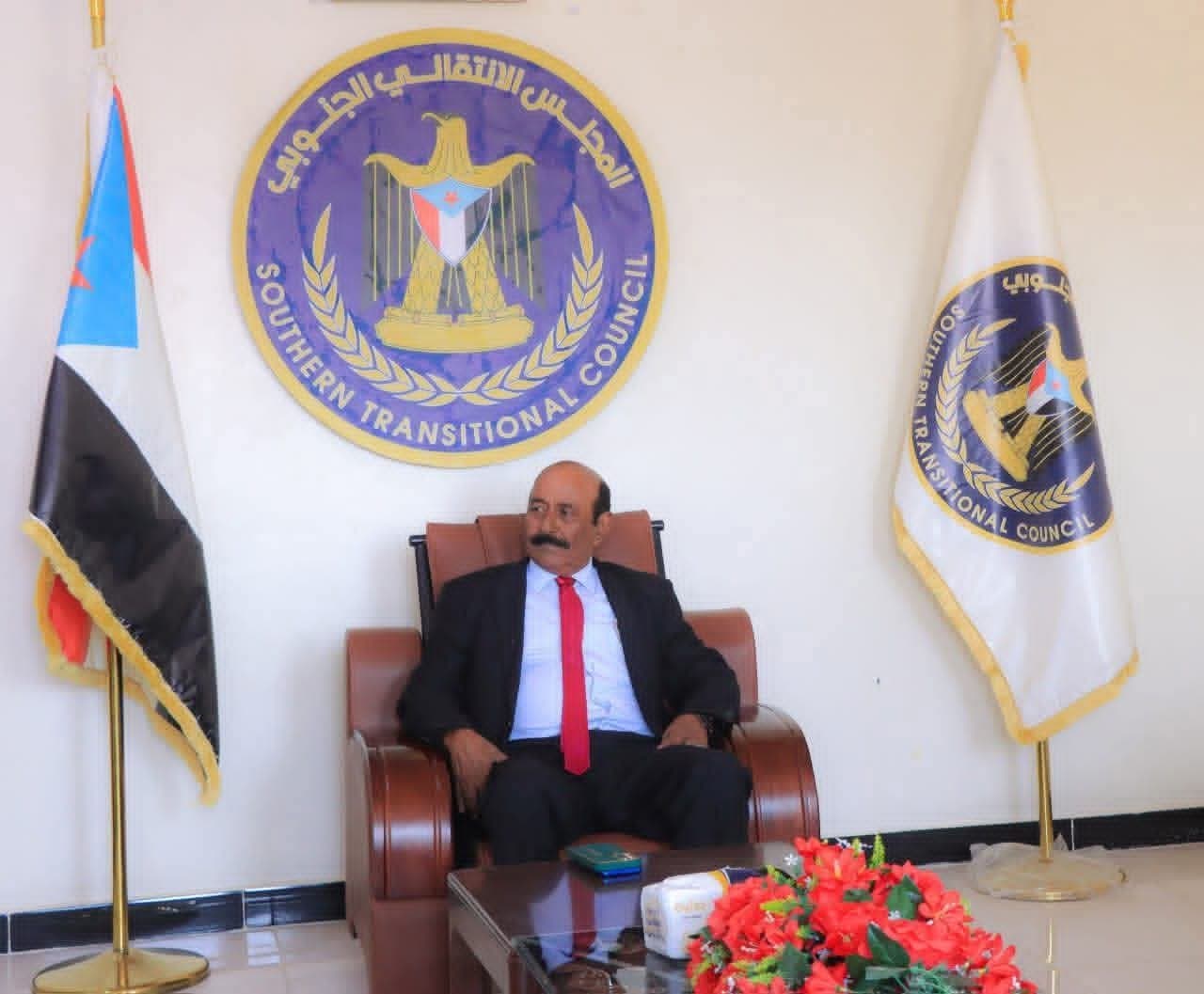 لحمر بن لسود يكشف ملابسات “الأمر القهري” ويؤكد رفضه مغادرة البلاد