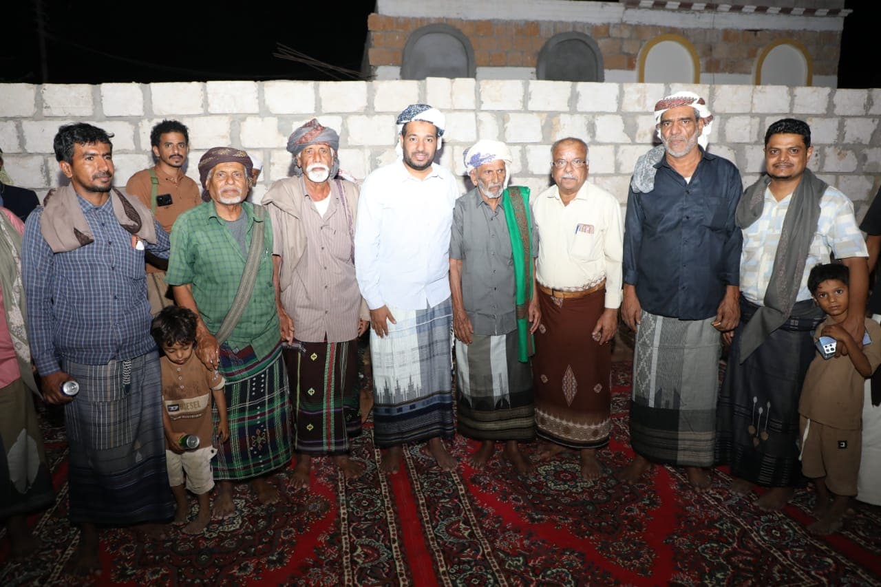الشيخ العكبري يزور مقادمة وأعيان ووجهاء سيبان بمنطقة العيون 