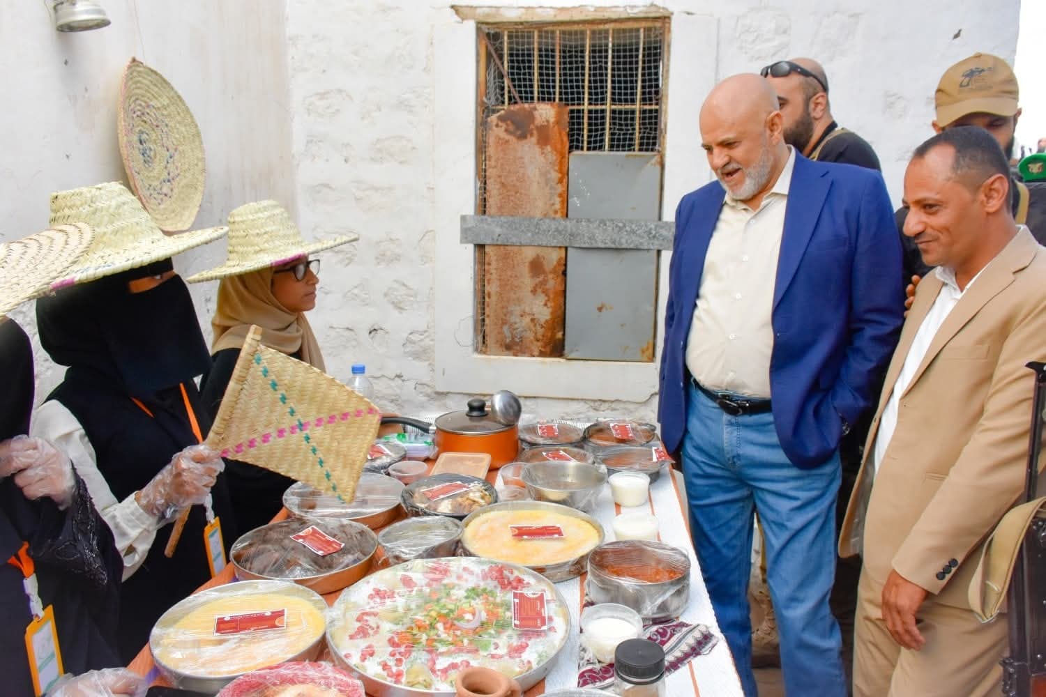 تعز تشرق بالتراث.. محافظ المحافظة يفتتح مهرجان التراث الأول