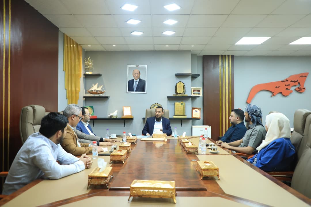 المحافظ شيخ يؤكد عدم السماح بتحصيل أي رسوم غير قانونية ويشدد على التطوير والارتقاء بالمؤتمرات العلمية ومخرجاتها