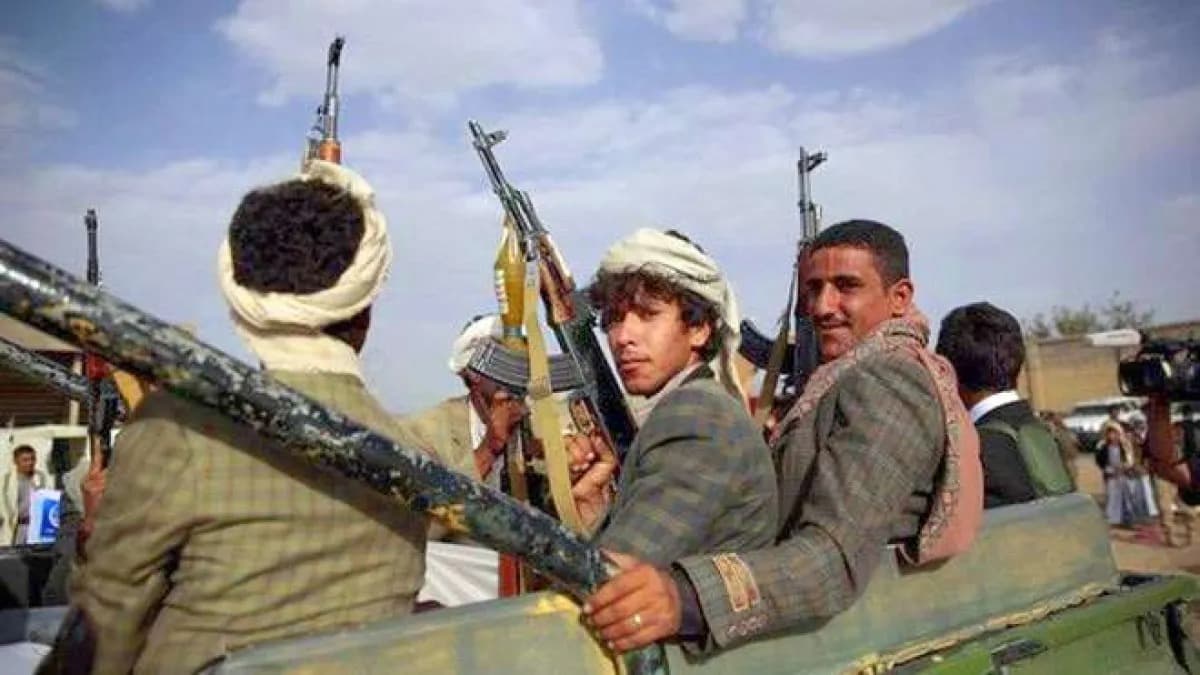 حوثيون يتخذون إجراءات أمنية وتخزين مؤن في ظل استنفار