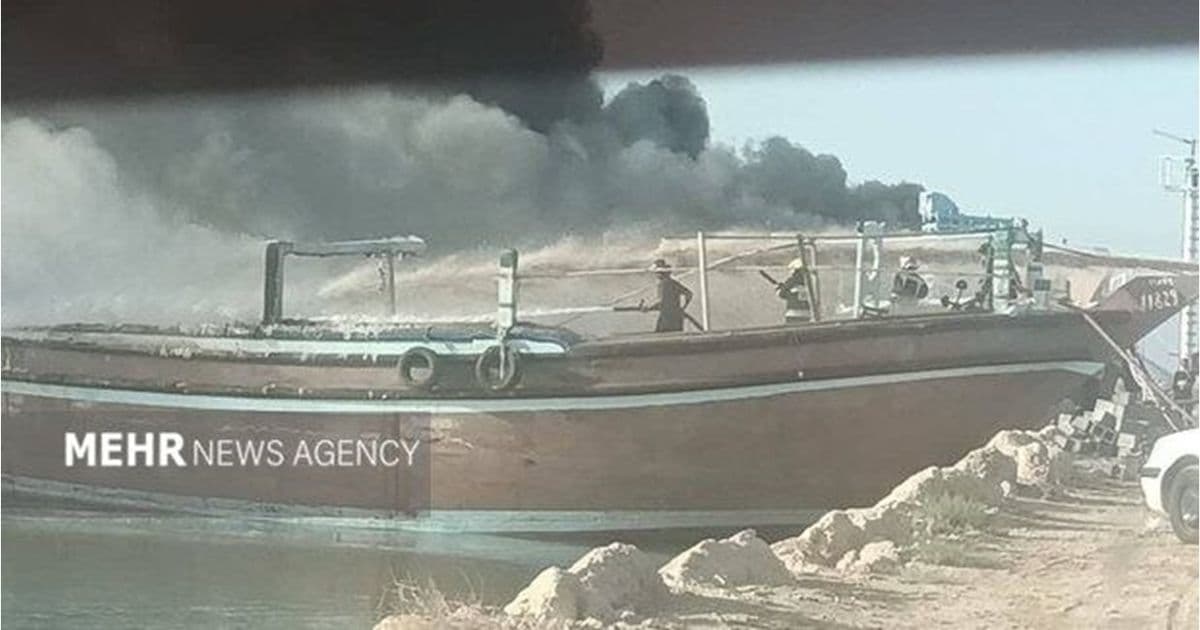 حريق كبير يلتهم سفينتي شحن بميناء جنوب إيران دون معرفة الأسباب