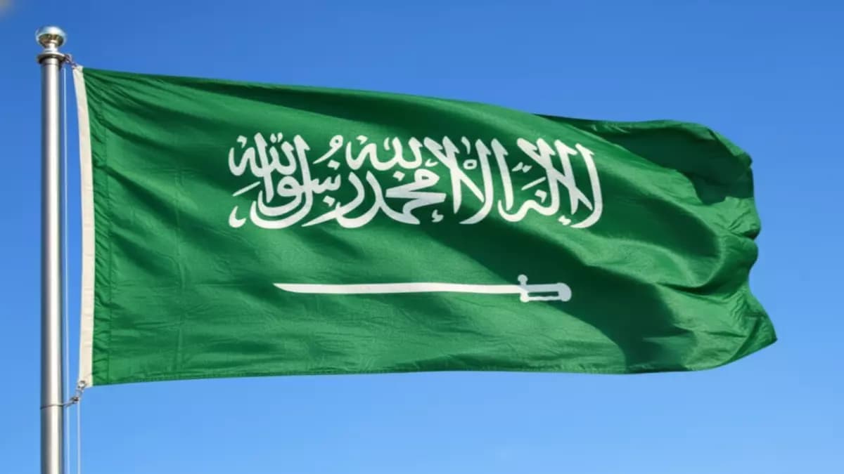 عاجل: يوم العلم السعودي 2026 يكشف أسرار الراية الوحيدة التي لا تُنكّس أبداً… لماذا يخاف العالم من هذا الرمز؟