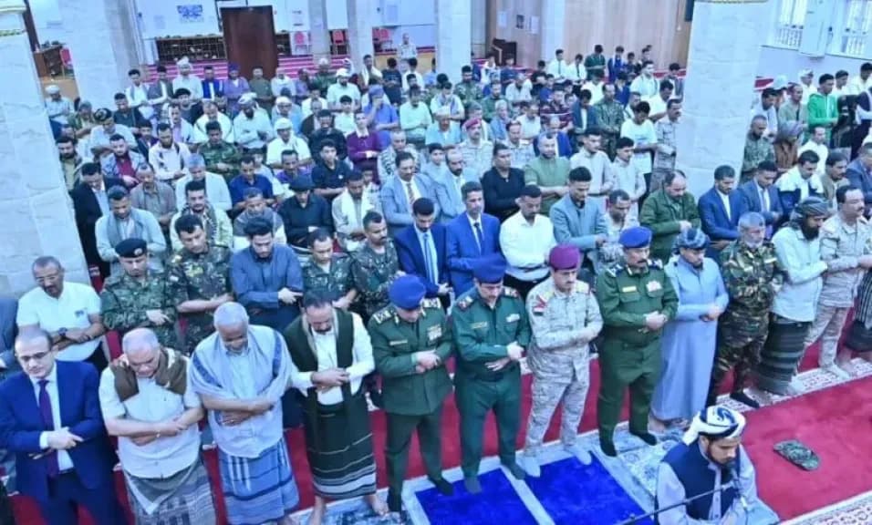 من عدن.. وزير الدفاع ‘‘العقيلي’’ يعد اليمنيين بالنصر المؤزر