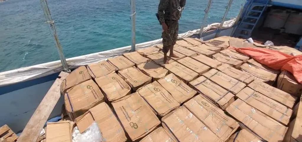 العمالقة تضبط سفينة إيرانية ”مسمومة” قبل وصولها للحوثي.. تفاصيل الاعتقال!