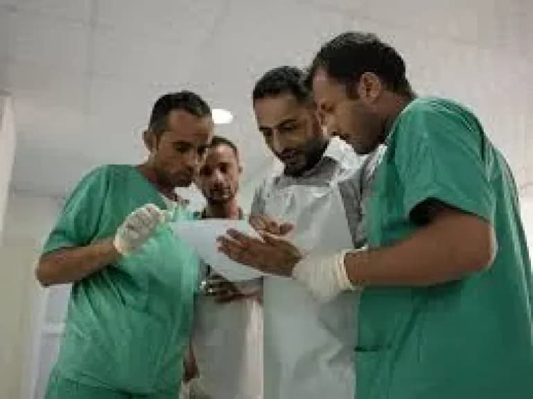 لا تتجاهل ألم بطنك! طبيب يمني يحذر: ”هذا الخطأ كلف حياة فتاة في 25 من عمرها”!