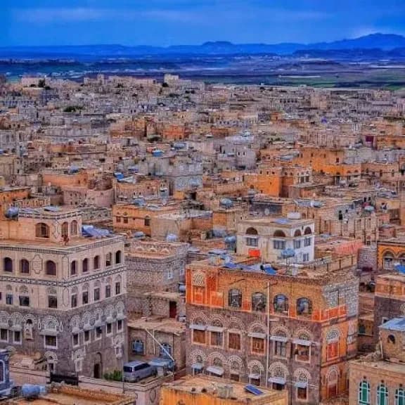حوثيون يعتدون بالضرب والسحل على عاقل ذمار في ذمار