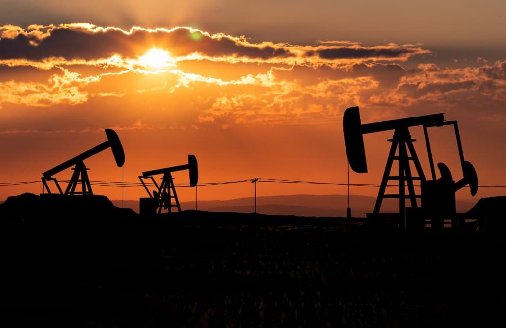 أسعار النفط تقترب من حاجز 120 دولارا للبرميل