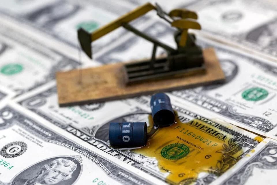 "الطاقة الدولية" تنصح بالعمل من المنزل وتجنب السفر لتخفيف ضغوط أسعار النفط