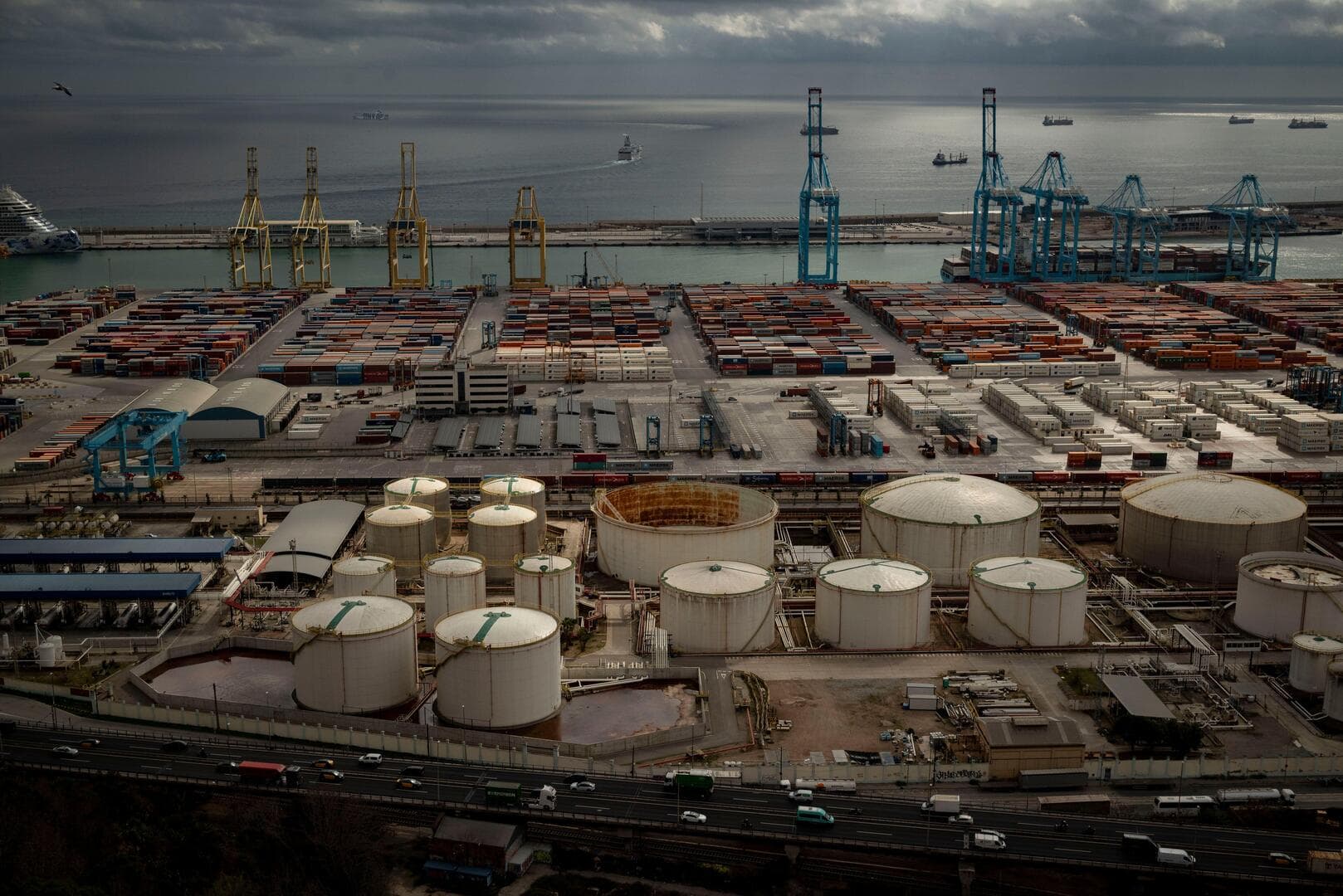 "بلومبرغ": الحرب في إيران تتحول إلى أزمة طاقة تجتاح أوروبا