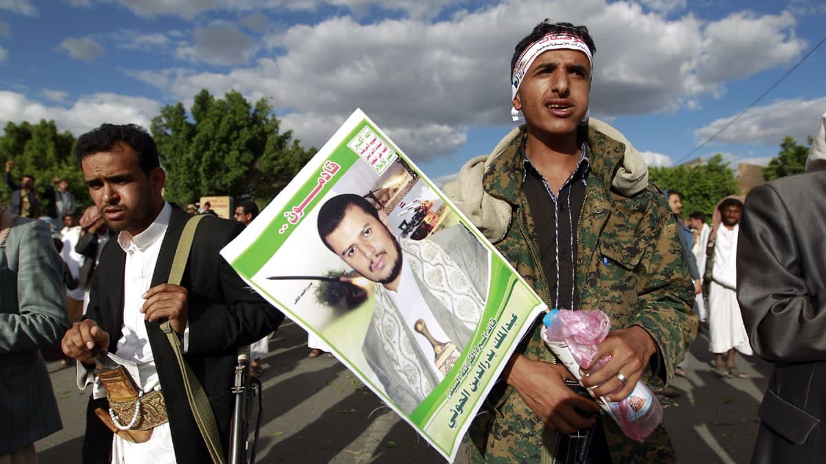 رسائل سعودية حازمة لمليشيا الحوثي بشأن الحرب الإقليمية.. تقرير أمريكي يكشف الكواليس