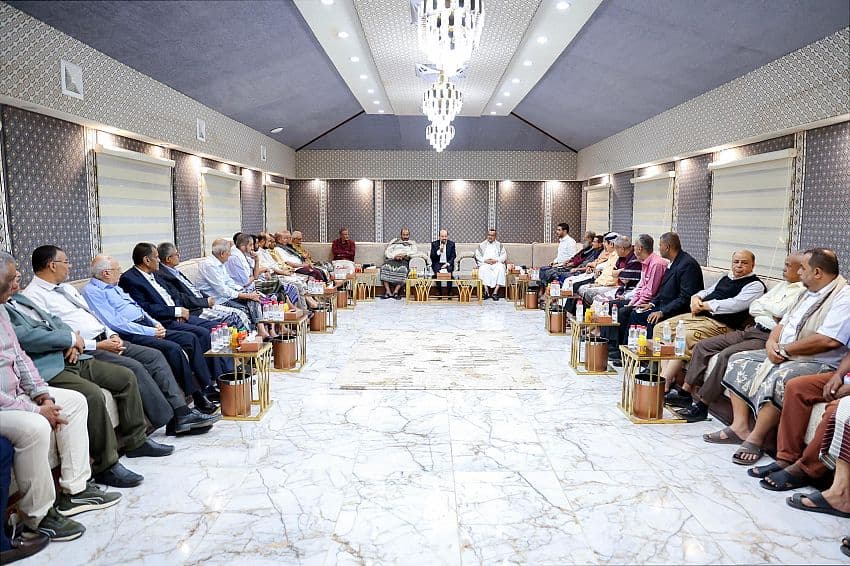 رئيس الوزراء يؤكد أهمية المنتديات الثقافية والفكرية في عدن لدعم الوعي المجتمعي والإصلاح الحكومي