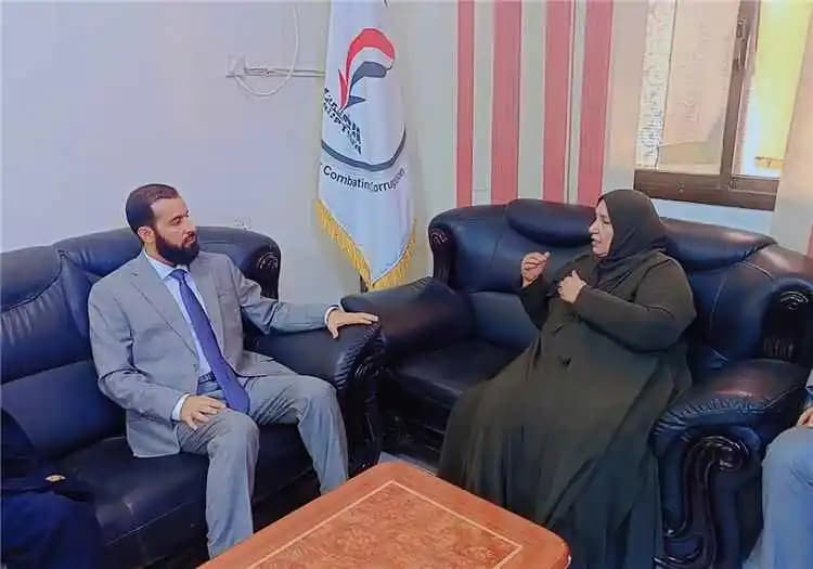 محافظ أبين يسلّم إقرار ذمته المالية ويؤكد الالتزام بالشفافية ومكافحة الفساد