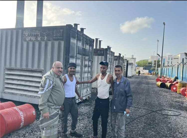 مدير مؤسسة الكهرباء يتفقد محطات التوليد بعدن ويشيد بجهود المناوبين خلال عيد الأضحى