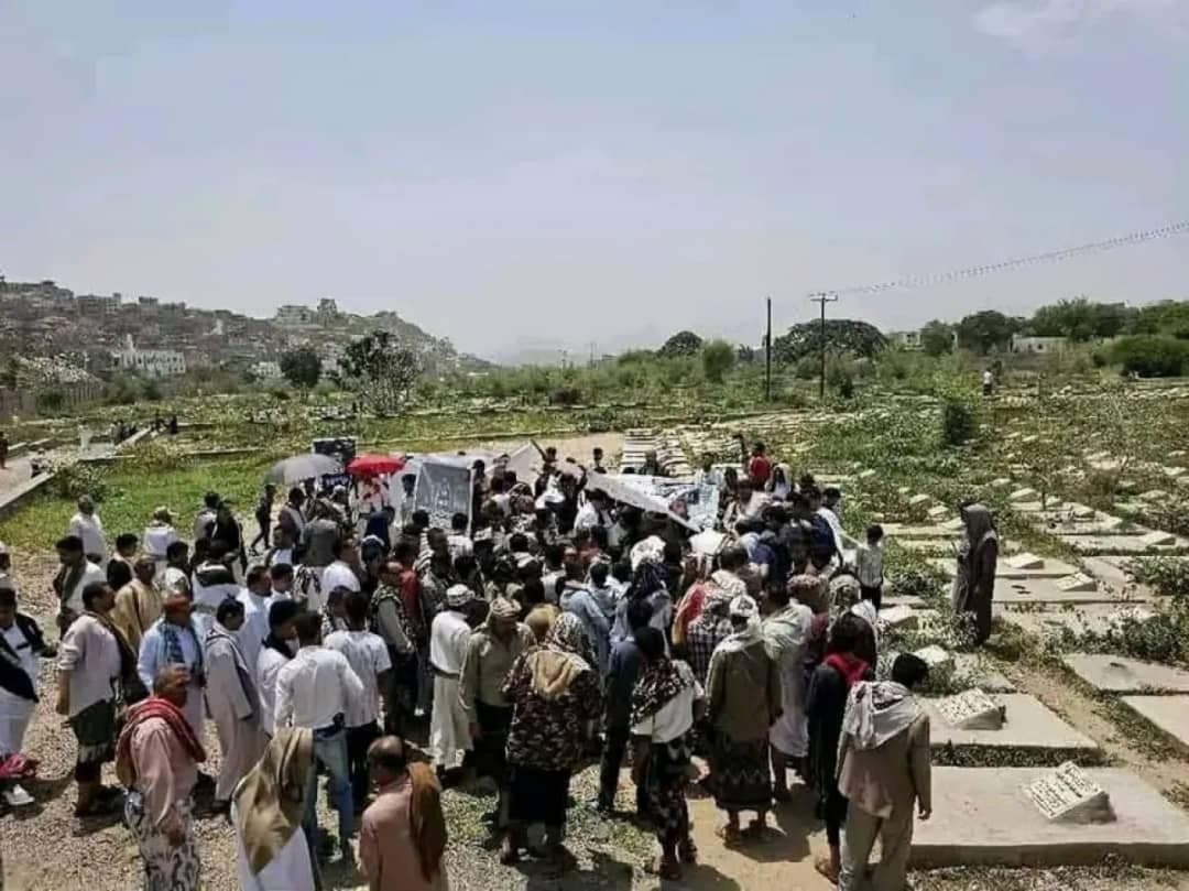 تشييع مراسل قناة العربية والحدث في تعز وسط إدانات دولية وإعلان عن القبض على مسؤولين حوثيين