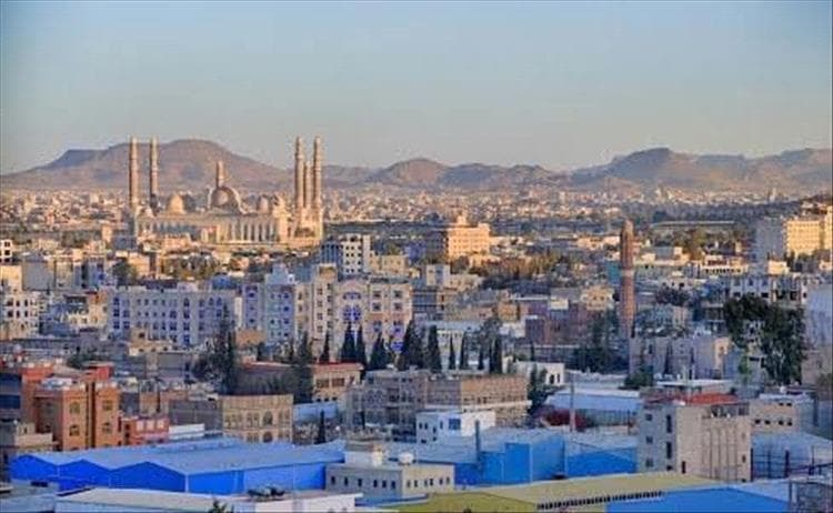 احتجاجات غاضبة في صنعاء عقب محاولة مليشيا الحوثي فرض سوق قات بالقوة داخل حي سكني