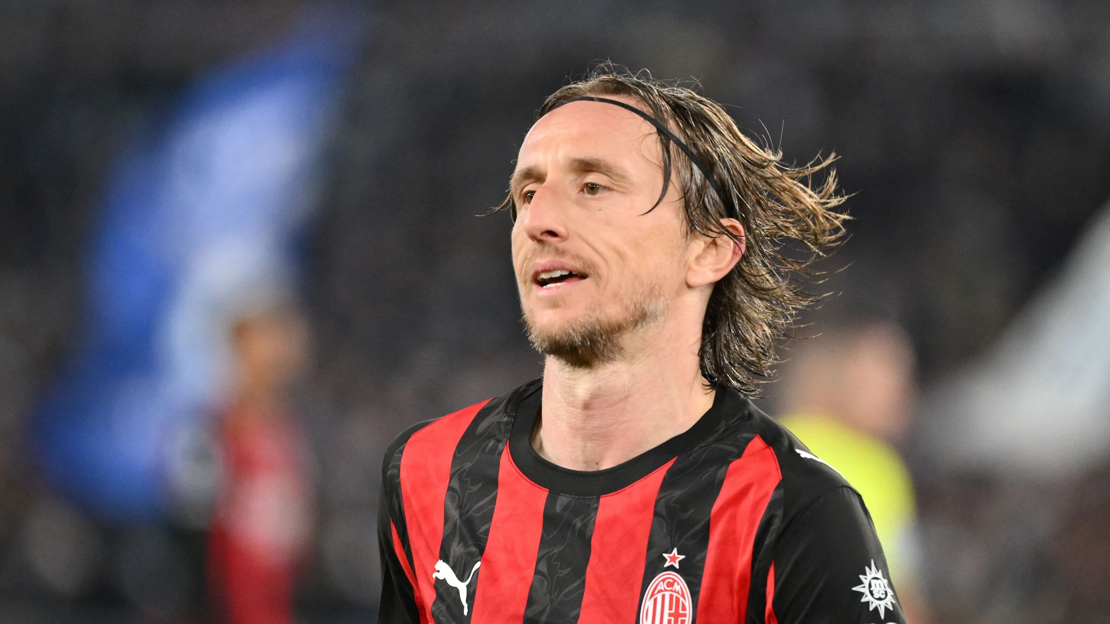 مدير ميلان يعلق على ضم كين وتجديد عقد مودريتش