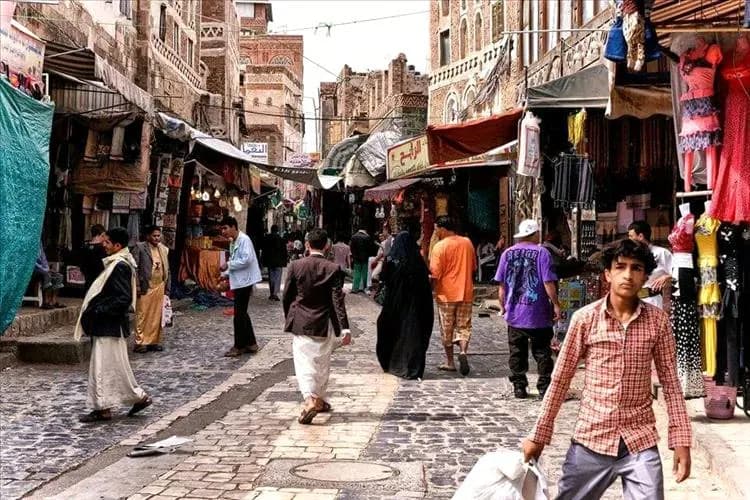 صنعاء.. كساد يضرب الأسواق وظاهرة تسول غير مسبوقة