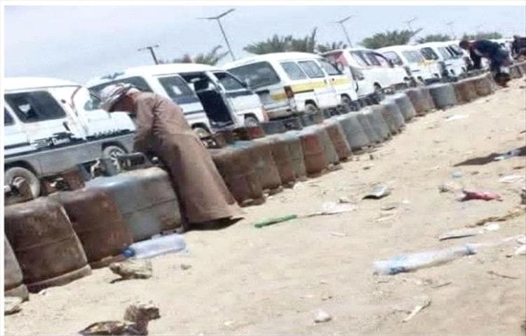 تصاعد أزمة الغاز المنزلي في مأرب لليوم الخامس ومطالبات بتدخل عاجل
