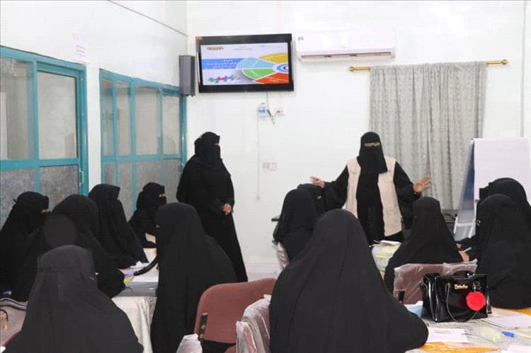 جمعية الوصول الإنساني تدشّن دورة تدريبية نوعية لتمكين المعلمات في لحج