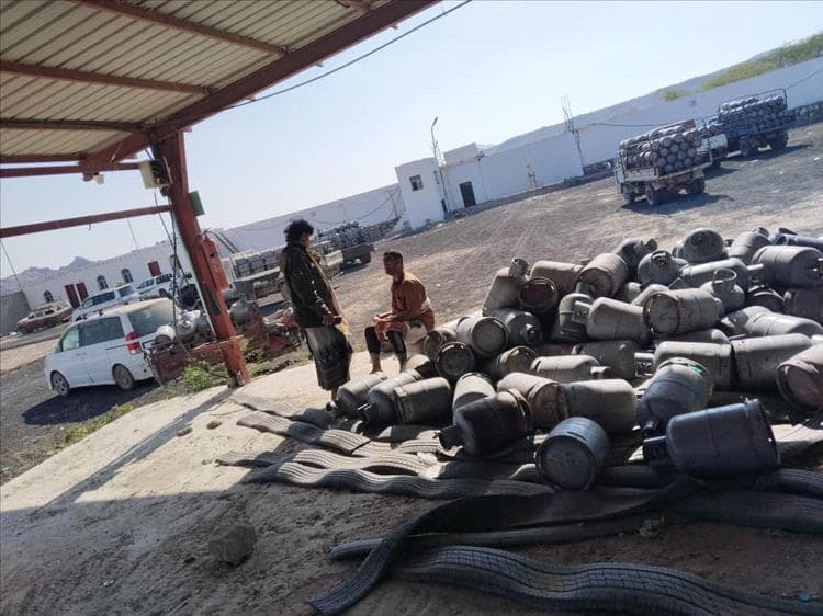 ممثل شركة الغاز بمحافظة أبين يتفقد محطة أمصرة بمديرية لودر لتعزيز الخدمة المحلية