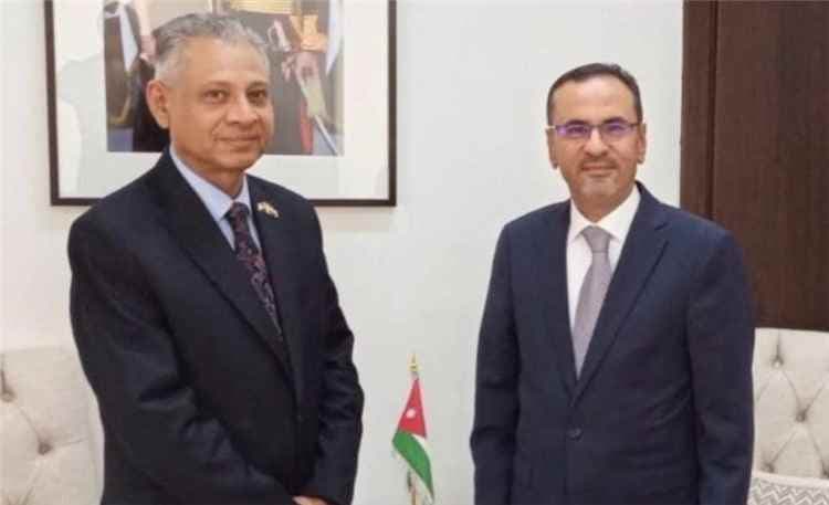 سفير بلادنا يبحث مع مسؤول أردني مستجدات الأوضاع والانتهاكات الإيرانية في اليمن