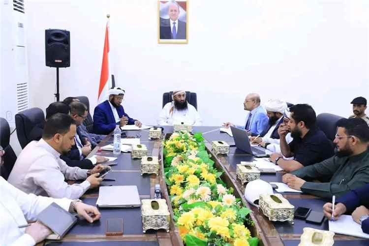 وزير الاوقاف يترأس اجتماع موسع لمناقشة اوضاع قطاع الحج والعمرة وسبل تجاوز التحديات