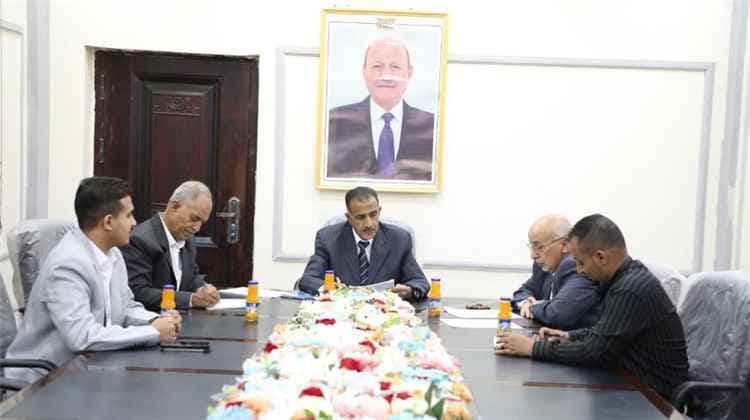 الجنة العليا للمناقصات تناقش السقوف المالية وتعديلاتها في عدن