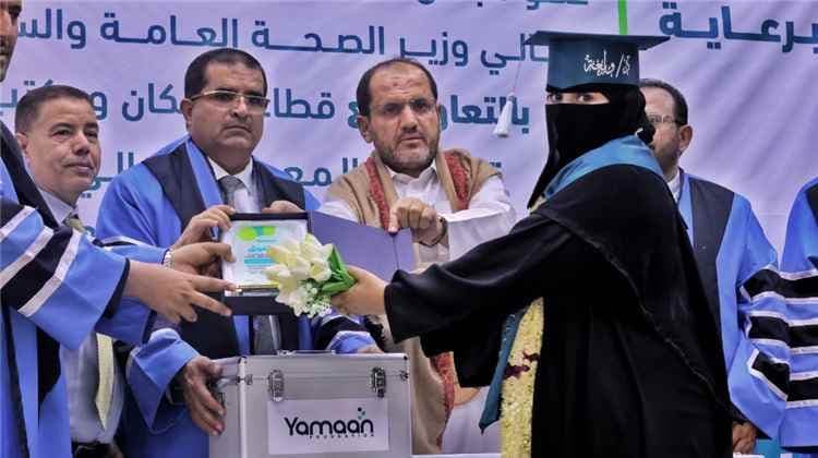 المعهد العالي للعلوم الصحية بمأرب يحتفي بتخريج 42 قابلة مجتمع وقبالة تقنية