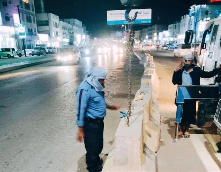 إدارة شرطة السير بشبوة تتخذ عددا من الإجراءات لتنظيم حركة السير بمدينة عتق