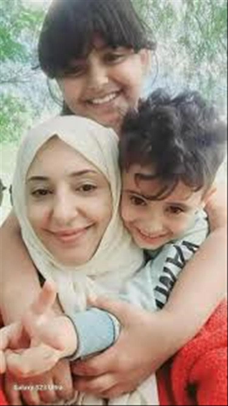 أطفال الإعلامية سحر الخولاني يناشدون الإفراج عن والديهم في مشهد مؤثر.. فيديو