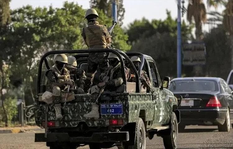 غياب خامنئي يفتح ثلاثة سيناريوهات لمستقبل الحوثيين في اليمن