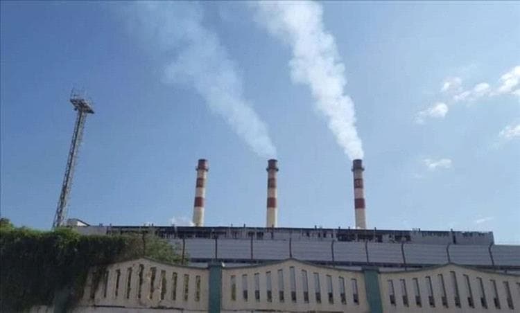 مصدر في كهرباء عدن يطمئن المواطنين: الوقود متوفر وتراجع التشغيل سببه الغيوم وانخفاض إنتاج الطاقة الشمسية