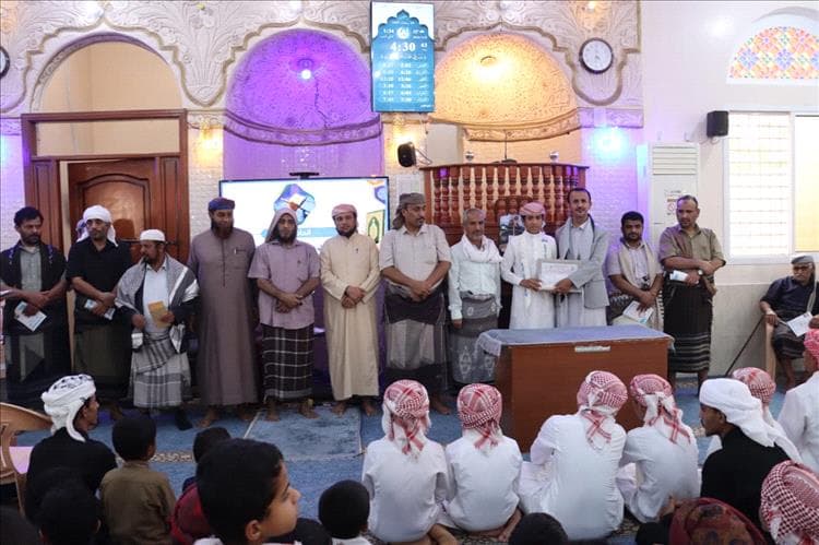 تحت إشراف أوقاف مديرية عتق.. تكريم ثمانية من حفظة القرآن الكريم في مسجد الخلفاء الراشدين