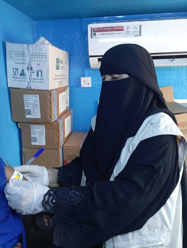 الحكمة تواصل تشغيل عيادتها الطبية المتنقلة في رمضان بعدن