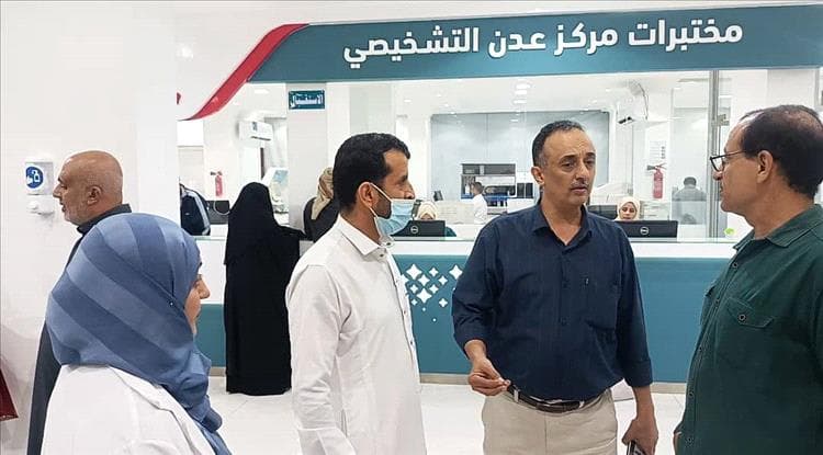 مدير عام مكتب صحة عدن يختتم المخيم الطبي المجاني لأمراض القلب والسكري وضغط الدم في مركز عدن التشخيصي