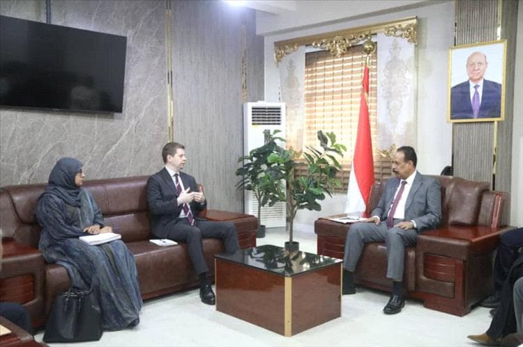 وزير الأشغال العامة يبحث مع مكتب المبعوث الأممي دعم مشاريع الطرق في المحافظات