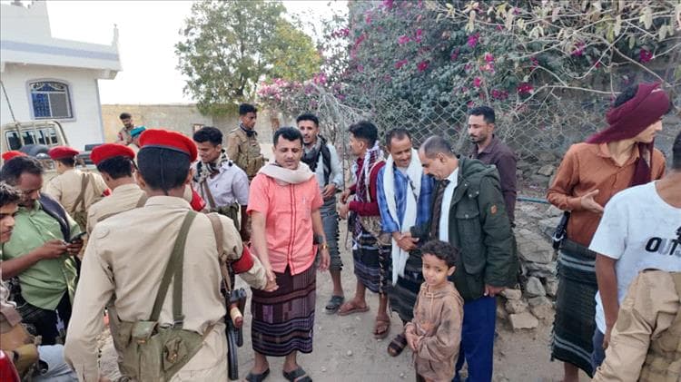 قائد الشرطة العسكرية بعدن أحمد البكري يؤدي صلاة العيد في ردفان وسط استقبال شعبي لافت