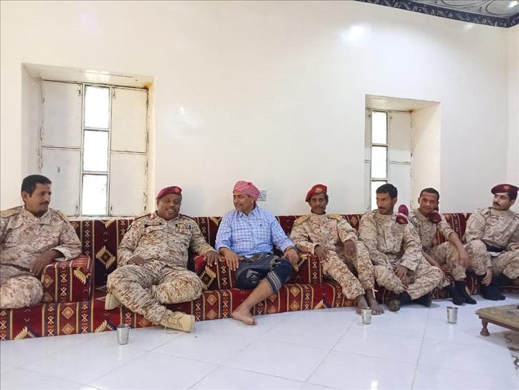 رئيس عمليات قوات حماية حضرموت يقوم بزيارات معايدة في غيل بن يمين ويتفقد النقاط والافراد المرابطين في معسكر نحب