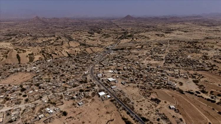 أبين..سكان مدينة العين يشكون انقطاع الكهرباء عنهم خلال أيام عيد الفطر المبارك