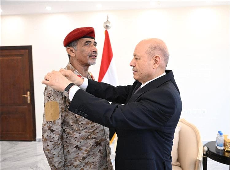 العمري يدافع عن الصبيحي: لا يُقاس بلحظة أسر بل بتاريخ من الشجاعة والشرف العسكري