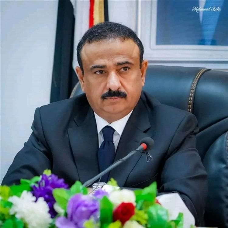 محافظ شبوة يؤكد دعمه لتوجهات قيادتي الدولة والحكومة لاعادة تشغيل القطاعات النفطية وتطوير استثماراتها.