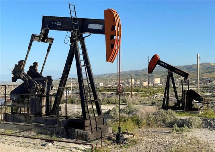 انخفاض أسعار النفط رغم التقارير عن فتح مضيق هرمز