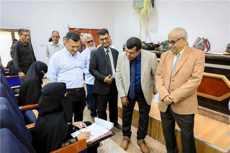 لليوم الثاني.. تواصل امتحانات المفاضلة بكلية طب الأسنان بجامعة عدن