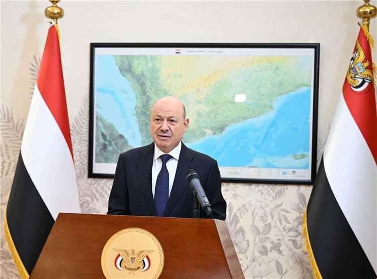 الرئيس العليمي يعلن استئناف تصدير النفط فوراً.. ويوجّه رسالة صادمة للحوثيين