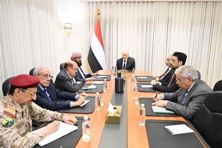 عاجل: مجلس الدفاع الوطني اليمني يقر إجراءات عسكرية لدعم معركة التحرير واستئناف تصدير النفط