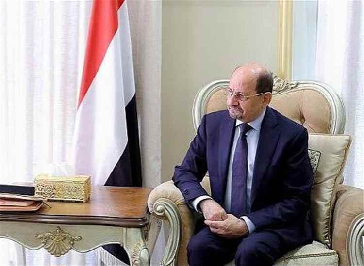 حكومة الزنداني تمضي في زيادة الرواتب والإصلاحات.. والحوثية تواصل التجويع والحرمان